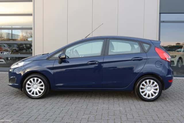 Ford Fiesta (2015) thumbnail 3