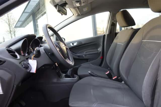 Ford Fiesta (2015) thumbnail 5