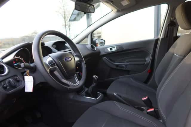 Ford Fiesta (2015) thumbnail 6