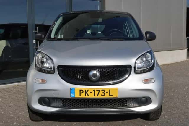 Smart ForFour (2017) thumbnail 2