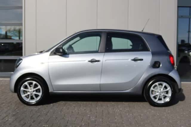 Smart ForFour (2017) thumbnail 3