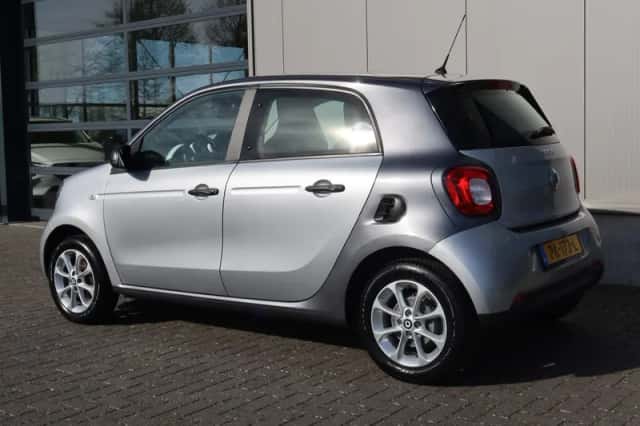 Smart ForFour (2017) thumbnail 4
