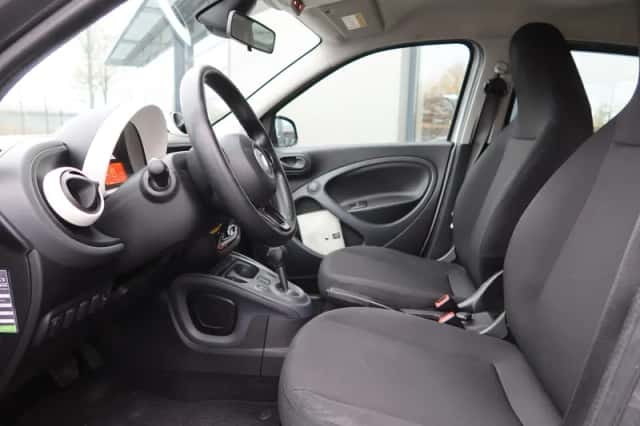 Smart ForFour (2017) thumbnail 5