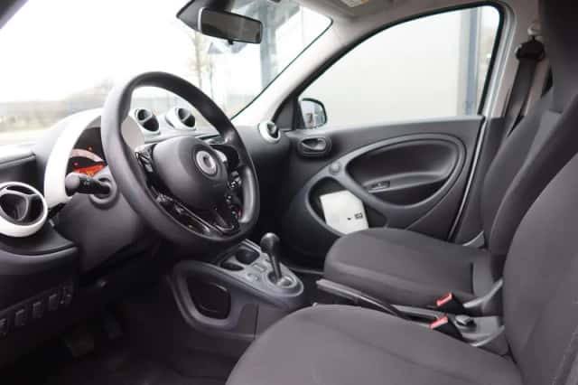 Smart ForFour (2017) thumbnail 6