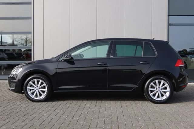 Volkswagen Golf (2016) thumbnail 3