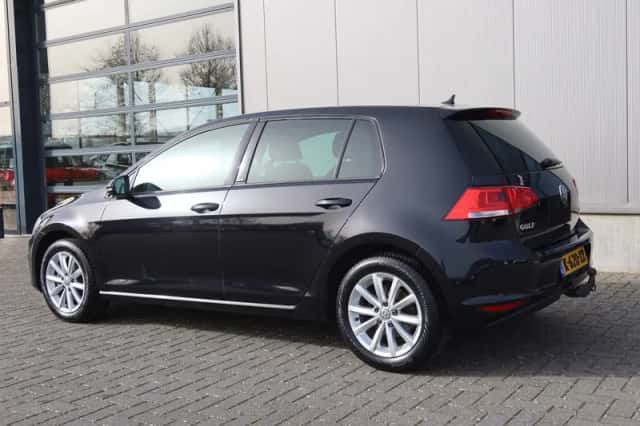 Volkswagen Golf (2016) thumbnail 4