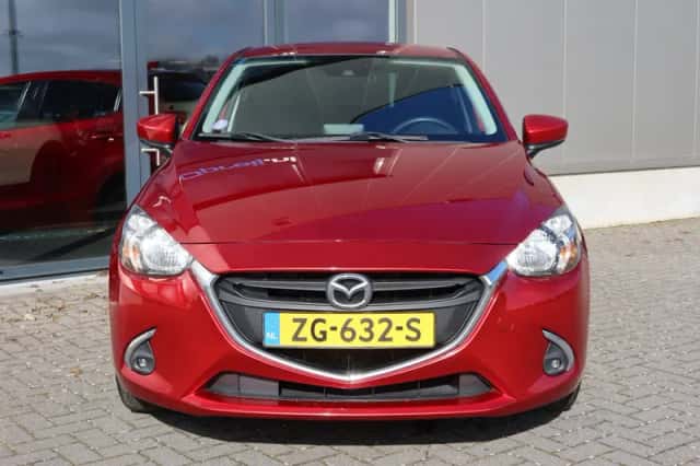 Mazda 2 (2019) thumbnail 2
