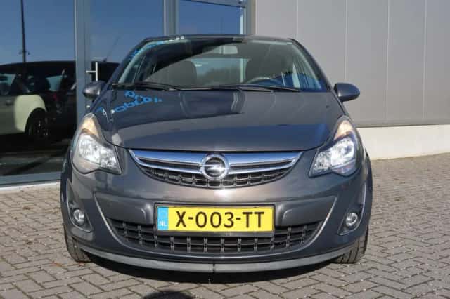 Opel Corsa (2014) thumbnail 2