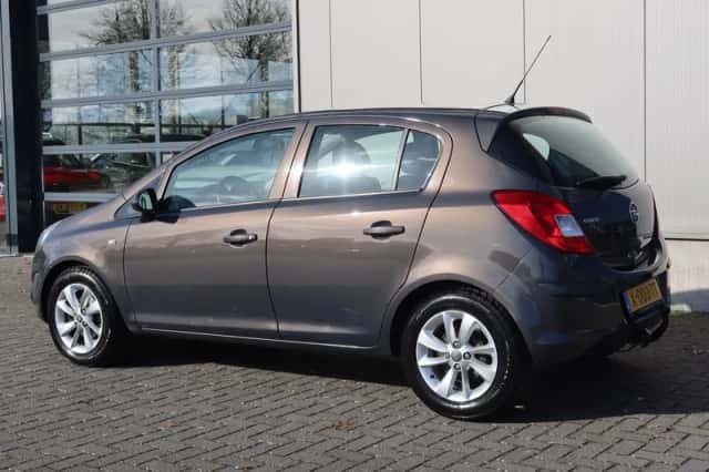 Opel Corsa (2014) thumbnail 4