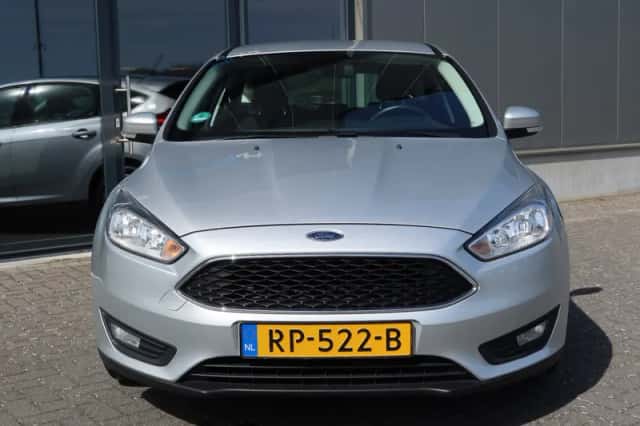 Ford Focus (2018) thumbnail 2