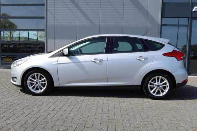 Ford Focus (2018) thumbnail 3