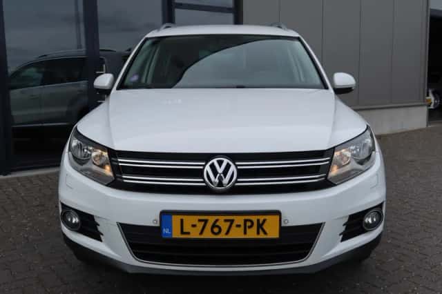 Volkswagen Tiguan (2014) thumbnail 2