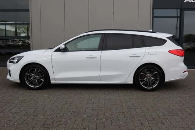 Ford Focus (2019) thumbnail 3