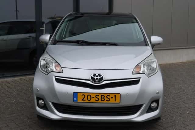 Toyota Verso (2011) thumbnail 2