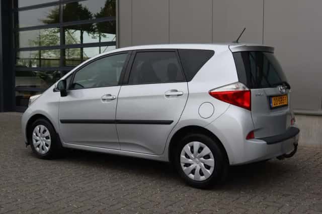 Toyota Verso (2011) thumbnail 4