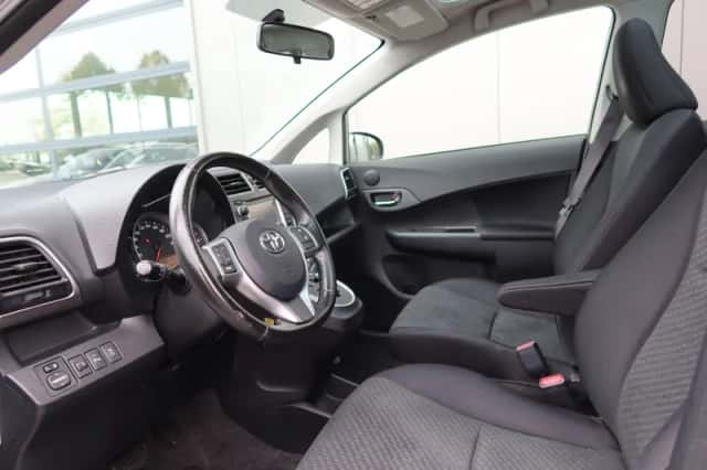 Toyota Verso (2011) thumbnail 6