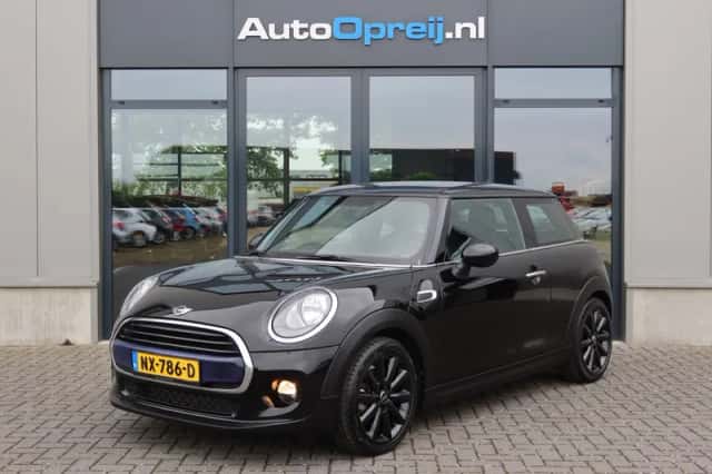 MINI Cooper (2017) thumbnail 1