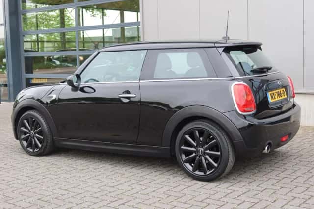 MINI Cooper (2017) thumbnail 3