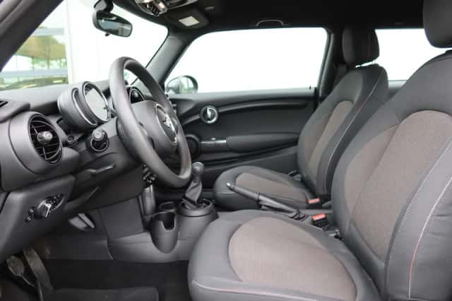 MINI Cooper (2017) thumbnail 4