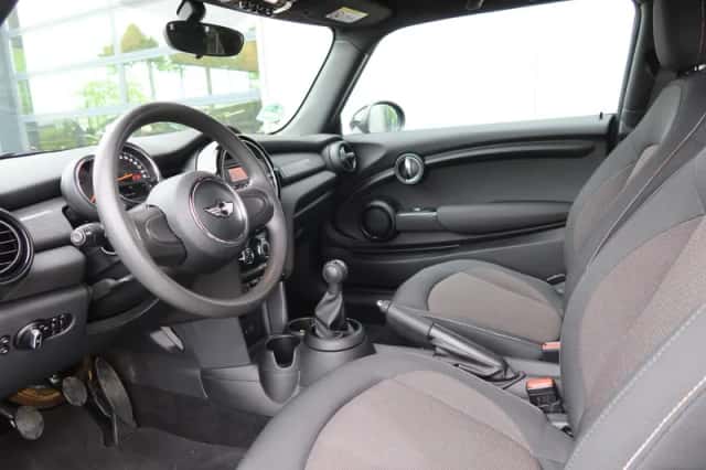 MINI Cooper (2017) thumbnail 5