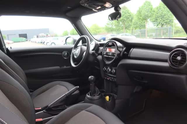 MINI Cooper (2017) thumbnail 6