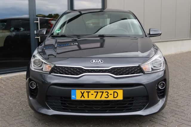 Kia Rio (2019) thumbnail 2