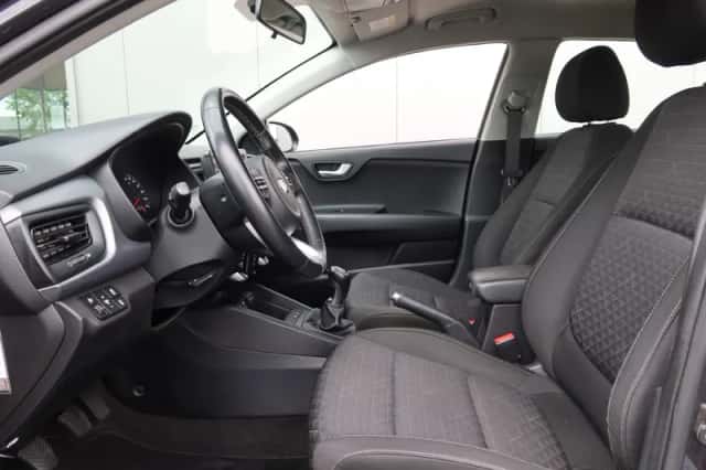 Kia Rio (2019) thumbnail 5