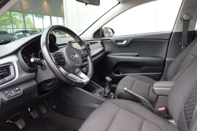 Kia Rio (2019) thumbnail 6