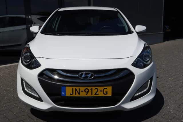 Hyundai i30 (2016) thumbnail 2