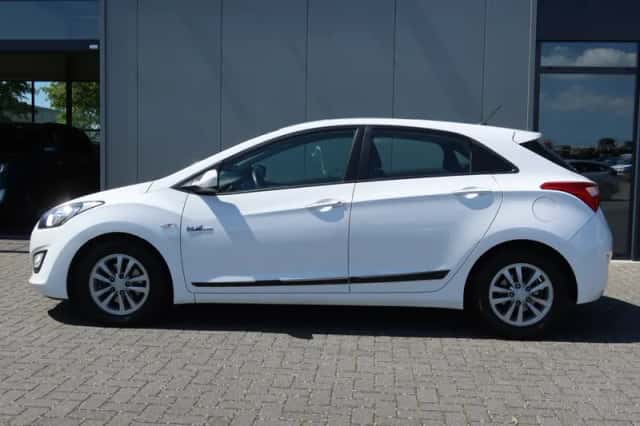 Hyundai i30 (2016) thumbnail 3