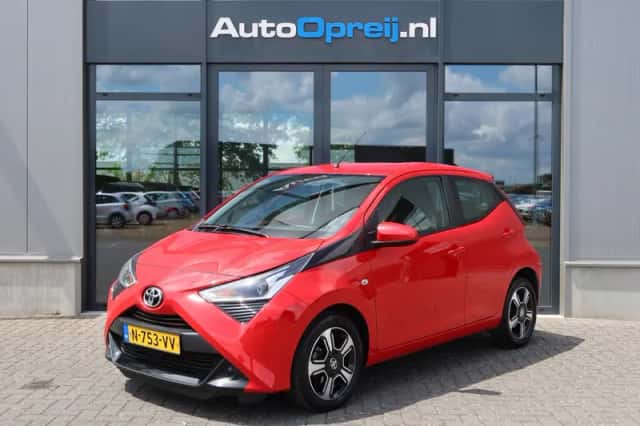 Toyota Aygo (2022) thumbnail 1