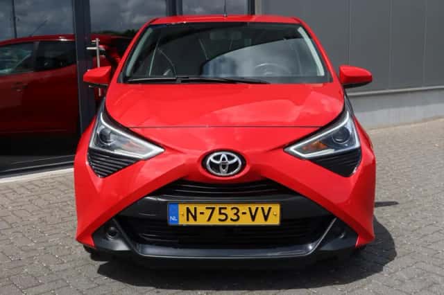Toyota Aygo (2022) thumbnail 2