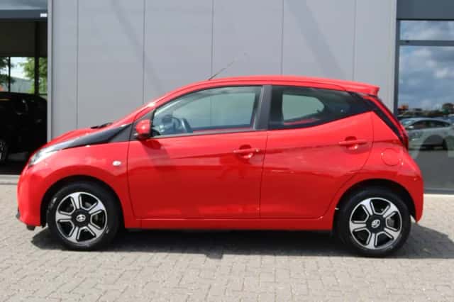 Toyota Aygo (2022) thumbnail 3