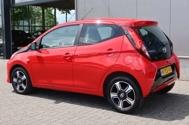 Toyota Aygo (2022) thumbnail 4