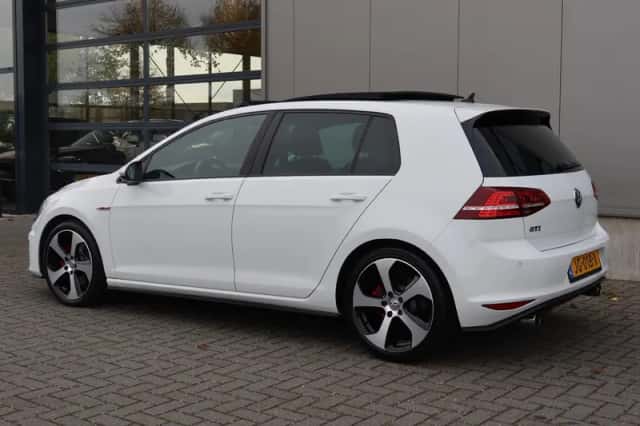 Volkswagen Golf (2015) thumbnail 4