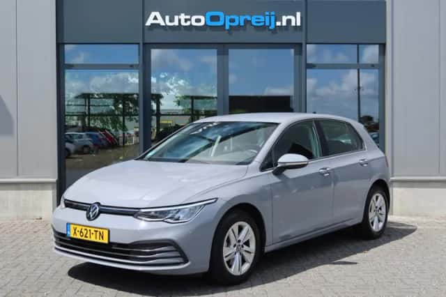 Volkswagen Golf (2024) thumbnail 1