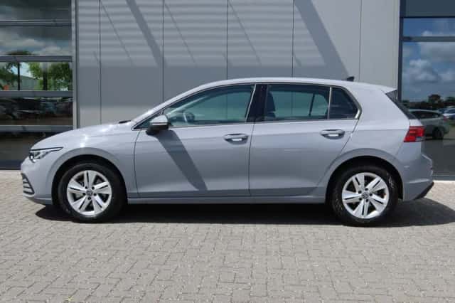 Volkswagen Golf (2024) thumbnail 3
