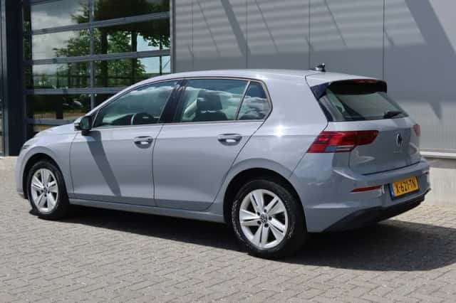 Volkswagen Golf (2024) thumbnail 4