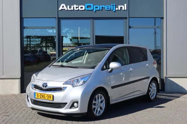 Toyota Verso (2015) thumbnail 1