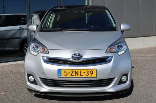 Toyota Verso (2015) thumbnail 2
