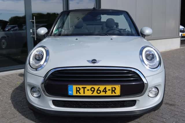 MINI Cooper (2018) thumbnail 2