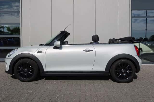 MINI Cooper (2018) thumbnail 3