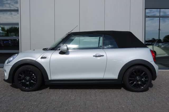 MINI Cooper (2018) thumbnail 4