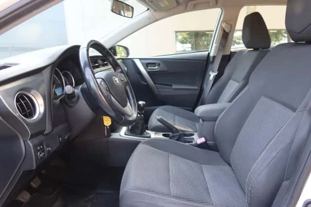 Toyota Auris (2013) thumbnail 5