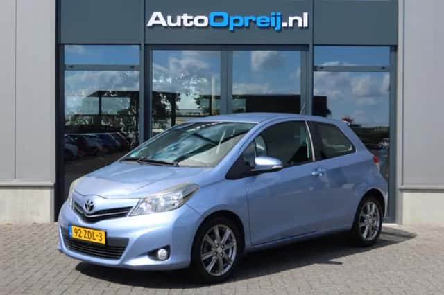 Toyota Yaris (2012) thumbnail 1