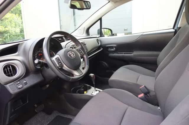 Toyota Yaris (2012) thumbnail 6