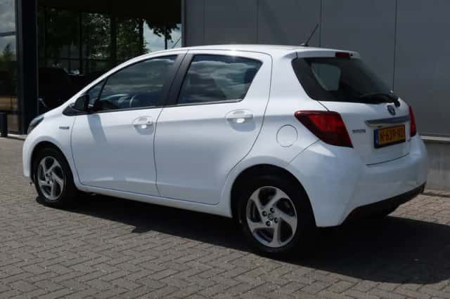 Toyota Yaris (2016) thumbnail 4