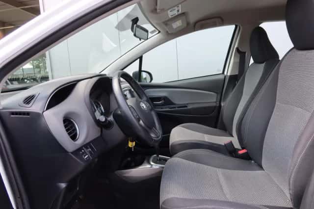Toyota Yaris (2016) thumbnail 5