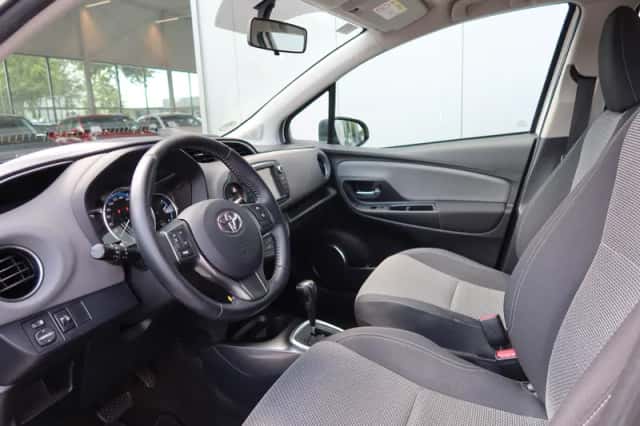 Toyota Yaris (2016) thumbnail 6
