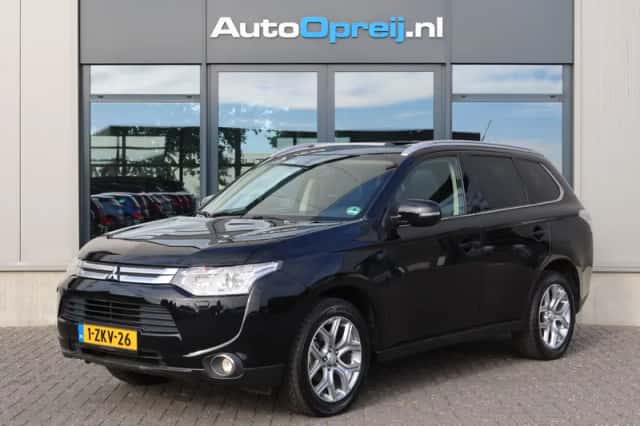 Mitsubishi Outlander (2015) thumbnail 1
